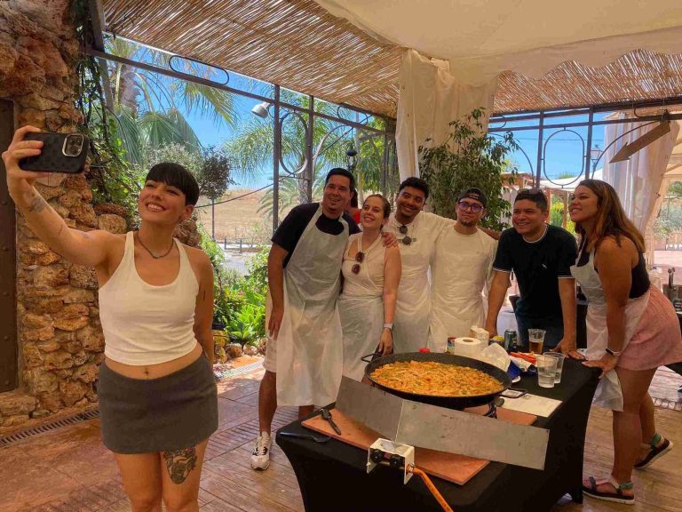 Team building paellas 2 2048x1535 1 768x576