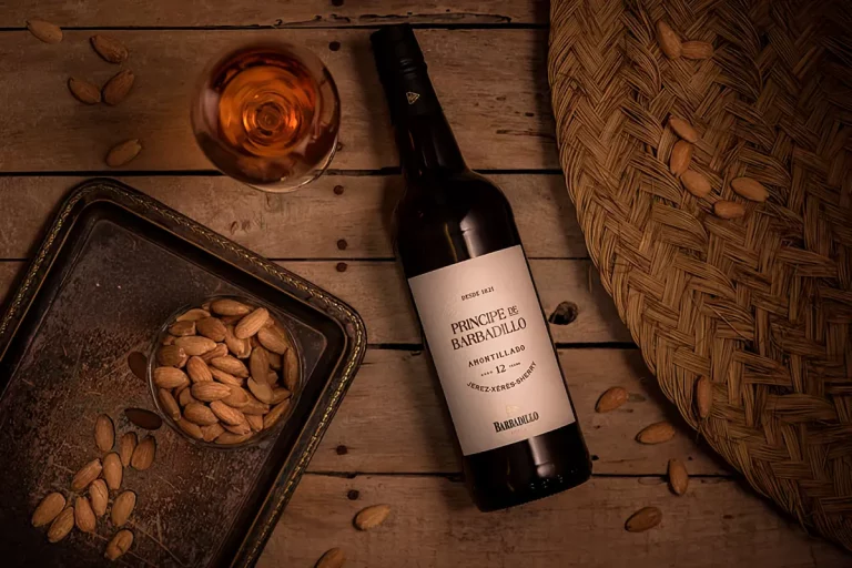 botella vino bodega barbadillo visita guiada bodega sanlucar barrameda cadiz gastroexperimenta 768x512